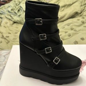 Jessica Simpson JS-Chaela Platform Boots